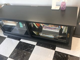 Mueble TV madera y cristal negro