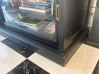 Mueble TV madera y cristal negro