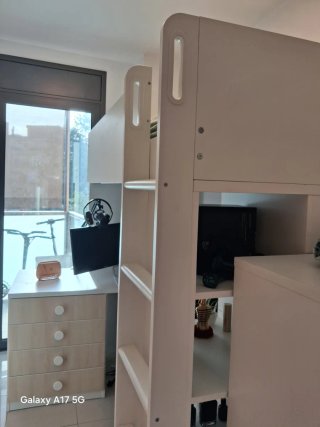Litera - cama alta con escritorio Ikea ( PVP 497 )