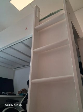 Litera - cama alta con escritorio Ikea ( PVP 497 )