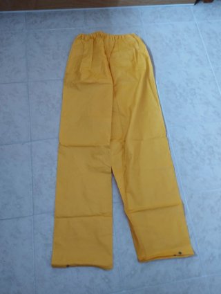 Traje de agua completo amarillo