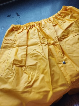 Traje de agua completo amarillo