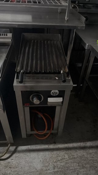 Parrilla industrial a gas piedra volcanica en buen