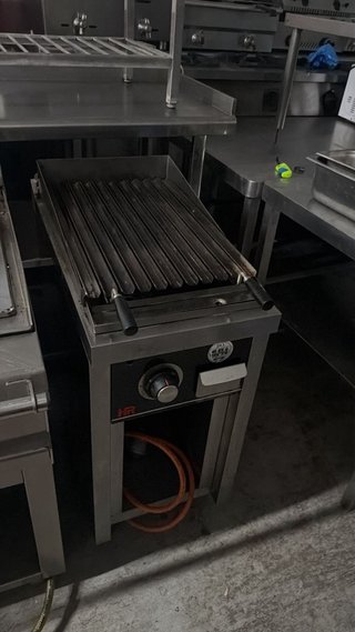 Parrilla industrial a gas piedra volcanica en buen