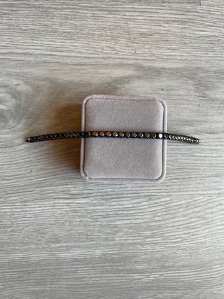 Pulsera con 37 diamantes negros de alta calidad
