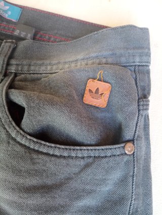Bermudas Diesel - Adidas grises desgastadas