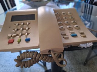 Teléfono antiguo beige coleccionista