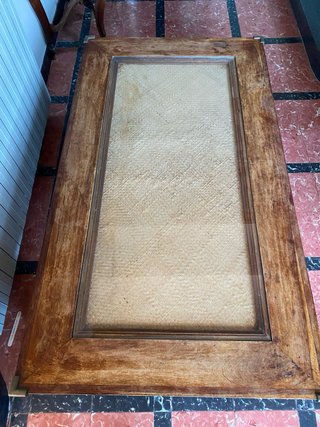 Mesa de comedor de madera y cristal