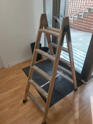 Escalera de madera