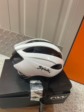 Casco de bici infantil marca Spiuk.