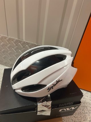 Casco de bici infantil marca Spiuk.