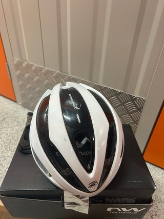 Casco de bici infantil marca Spiuk.