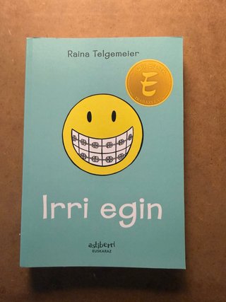 Irri egin. Raina Telgemeier