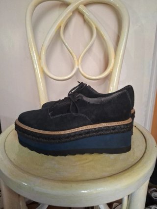 Zapatos plataforma Mamalola negros y azules