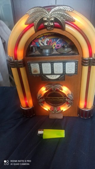 Radio Jukebox Vintage Madera y Dorado