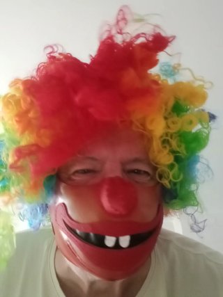 Máscara de payaso artesanal