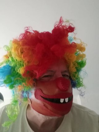 Máscara de payaso artesanal