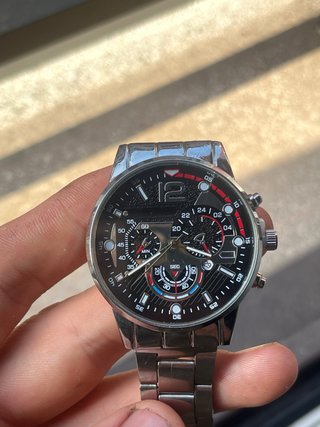 Reloj de pulsera plateado