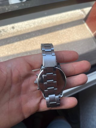 Reloj de pulsera plateado