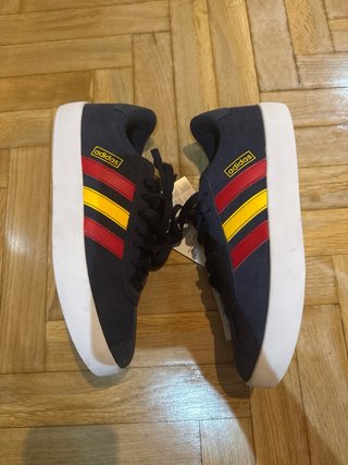 Zapatillas Adidas con bandera española