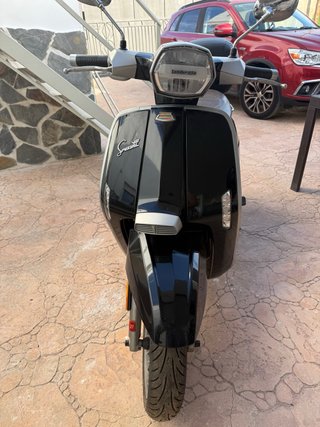 Lambretta Special Scooter Negra
