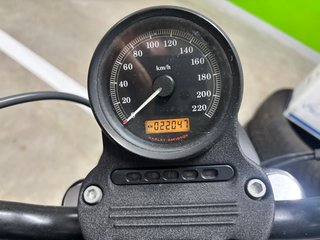 HARLEY DAVIDSON SPORTSTER 883