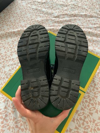 Zapatos charol negros con tachuelas