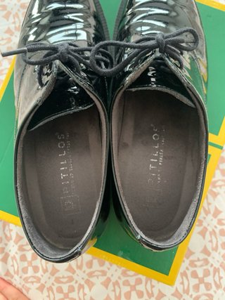 Zapatos charol negros con tachuelas