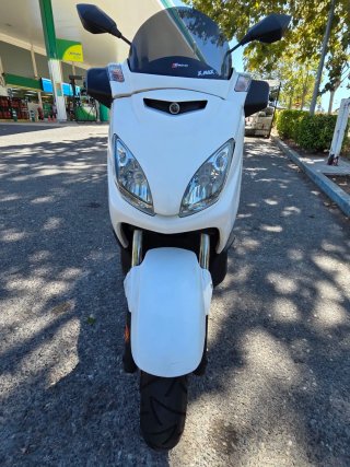 Yamaha Xmax 125 / Motor 250