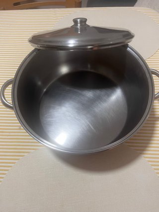 Olla de acero inoxidable con tapa
