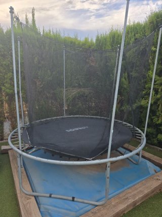 Trampolín infantil con red de seguridad