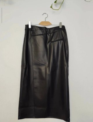 Falda larga negra Stradivarius