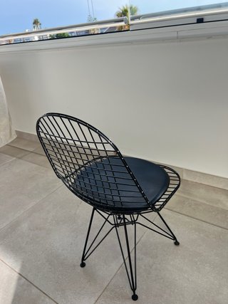 Silla de diseño negra