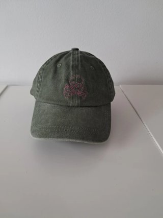 Gorra Scalpers verde militar con calavera rosa