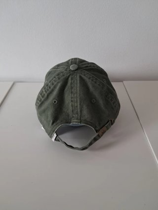 Gorra Scalpers verde militar con calavera rosa