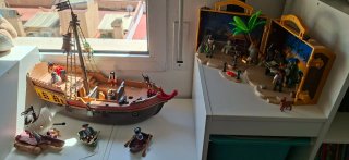Playmobil Barco Pirata y Maletín Isla