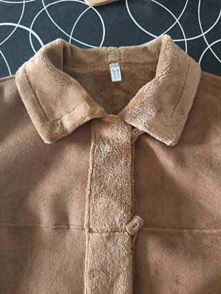 Chaqueta marrón con forro de borreguito