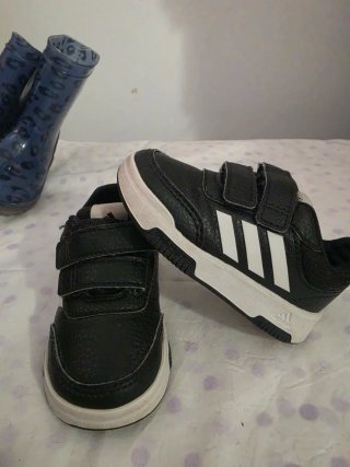 Lote Zapatillas talla 20-21  todo a 15euros