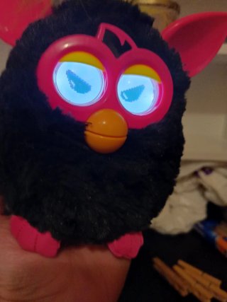 Furby Negro con Orejas Rosas y c Cola amarilla