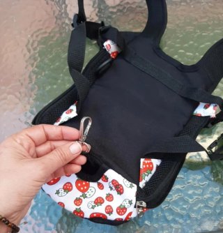 Portamascotas con estampado de fresas
