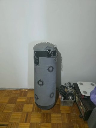 Saco de boxeo gris