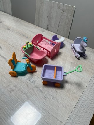2 Mini Bebés con Accesorios