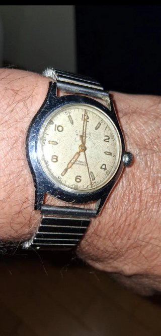 Reloj pulsera Celene cuerda 17 Jewels números oro