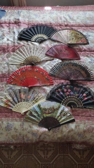 Collezione di 9 ventagli