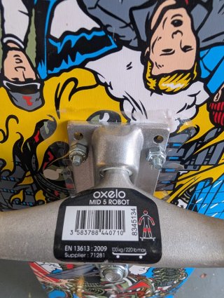 Skate Oxelo Mid 5 con diseño Robot. Como nuevo