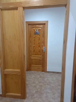 Cierre y puerta de madera interior
