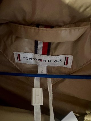 Abrigo plumífero Tommy Hilfiger beige mujer