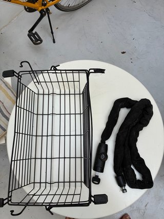 Bicicleta (talla M) con candado y cesta opcional