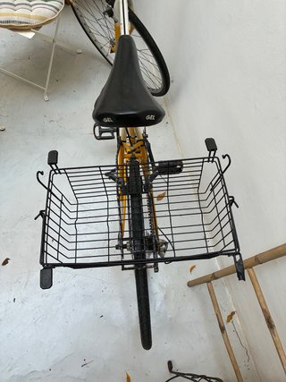 Bicicleta (talla M) con candado y cesta opcional
