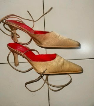 Zapatos dorados MELANIE tacón